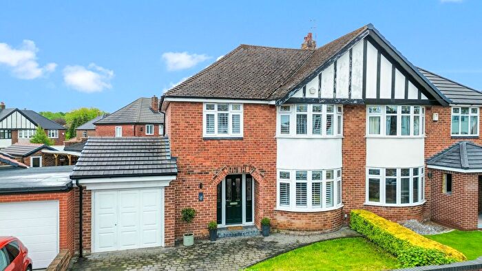 3 Bedroom Semi-Detached House For Sale In Windle Grove, Windle, WA10