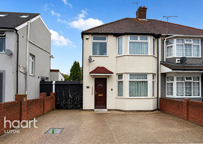 3 Bedroom Semi-Detached House For Sale In Leagrave Road, Luton, LU3