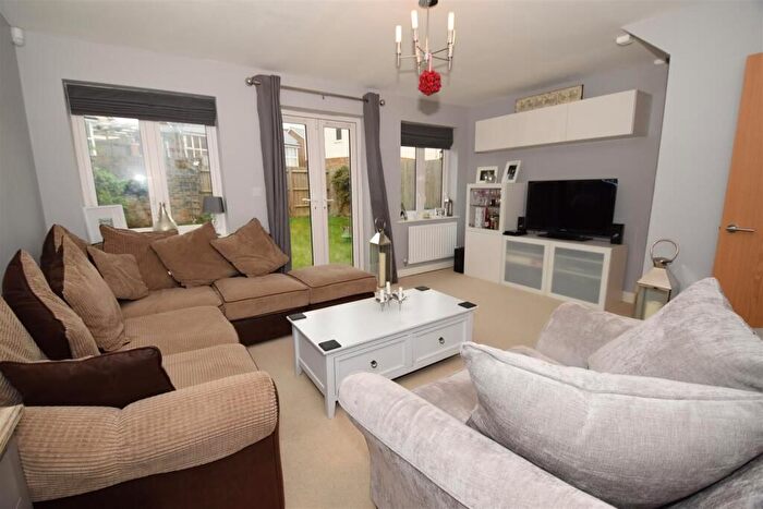 3 Bedroom Terraced House To Rent In Vaughan Avenue, Greenhithe, DA9