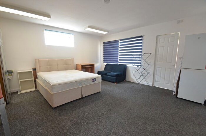 Studio To Rent In Laleham Road, Shepperton, TW17
