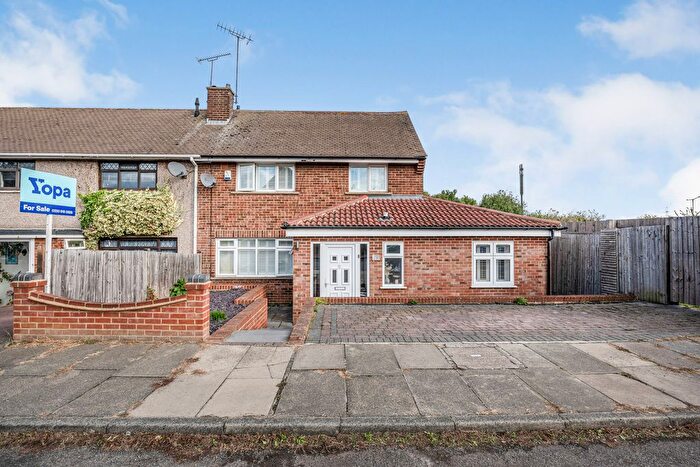 4 Bedroom End Of Terrace House For Sale In Cavell Crescent, Dartford, DA1