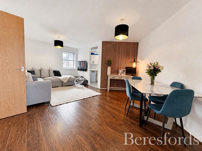 2 Bedroom Flat For Sale In Salamanca Way, Colchester, CO2