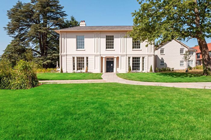 2 Bedroom Flat For Sale In Arden Lawn, Stratford Road, Henley In Arden, Warwickshire, B95