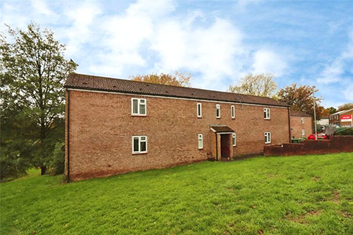 1 Bedroom Flat For Sale In Somerton Close, Kingswood, Bristol, BS15