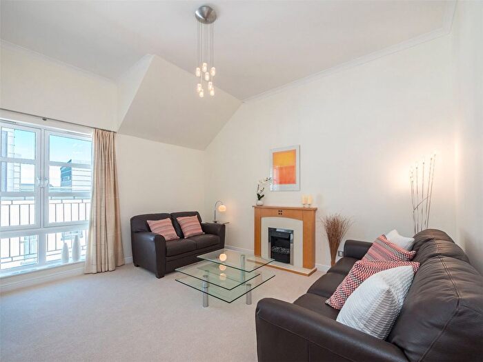 2 Bedroom Flat To Rent In Old Tolbooth Wynd, Edinburgh, EH8