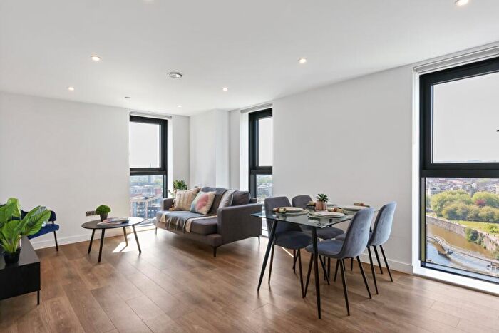 2 Bedroom Flat To Rent In Castle Park View, Castle Street, Bristol, BS2