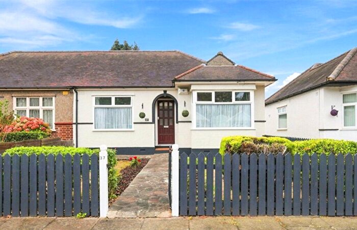 2 Bedroom Bungalow For Sale In Sherbourne Gardens, Southend-on-Sea, Essex, SS2