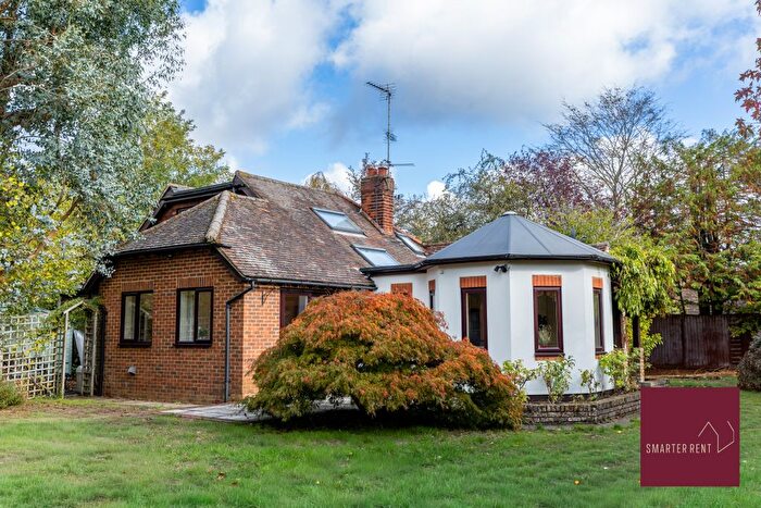 4 Bedroom Bungalow To Rent In Westfield Avenue, Woking, GU22