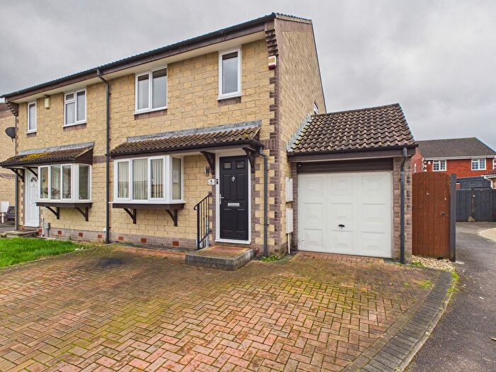 3 Bedroom Semi-Detached House For Sale In Hazelwood Drive, Bridgwater, TA6