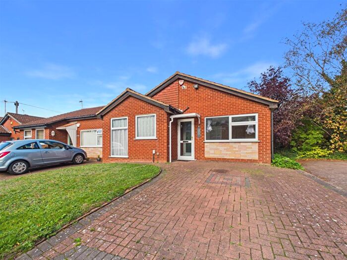 3 Bedroom Detached Bungalow To Rent In Fifield Close, Attleborough, Nuneaton, CV11