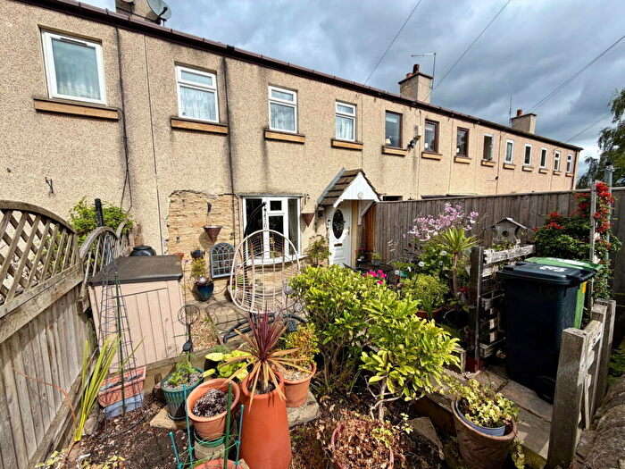 2 Bedroom Cottage For Sale In Bilham Road, Clayton West, HD8