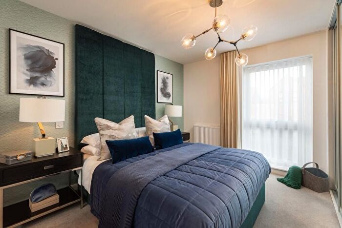 2 Bedroom Flat For Sale In Plot Grange View, Headingley, LS6