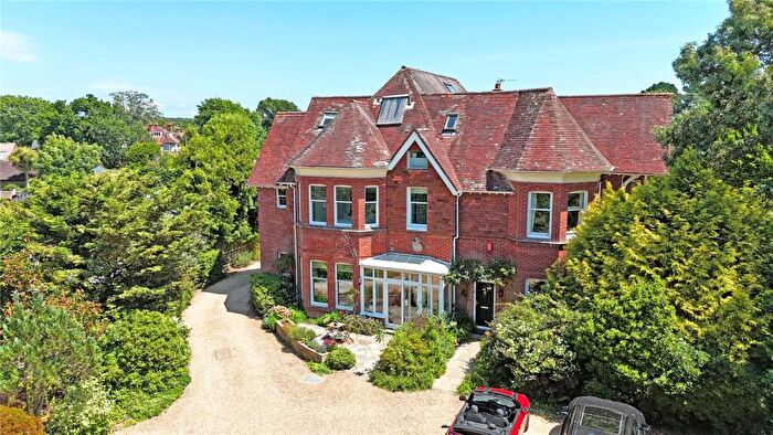 4 Bedroom Mews For Sale In Rhinefield Road, Brockenhurst, Hampshire, SO42