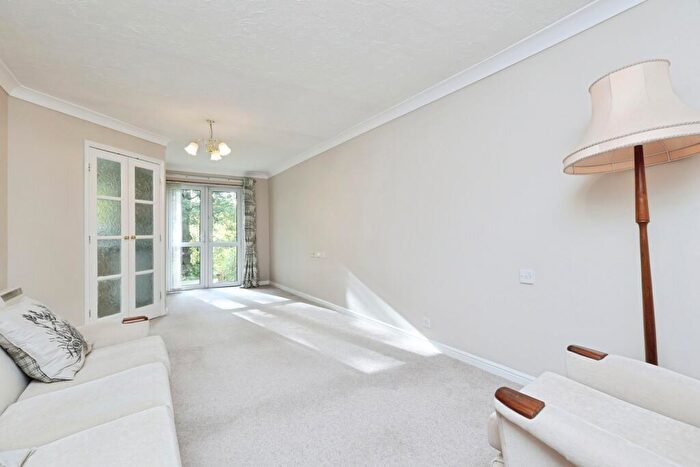 1 Bedroom Apartment For Sale In Aire Valley Court, Bingley, BD16