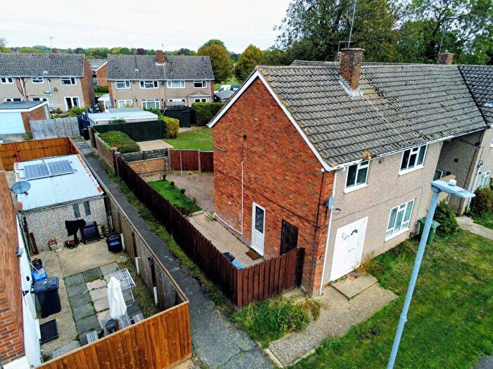 3 Bedroom Terraced House To Rent In Chesil Walk, NN18
