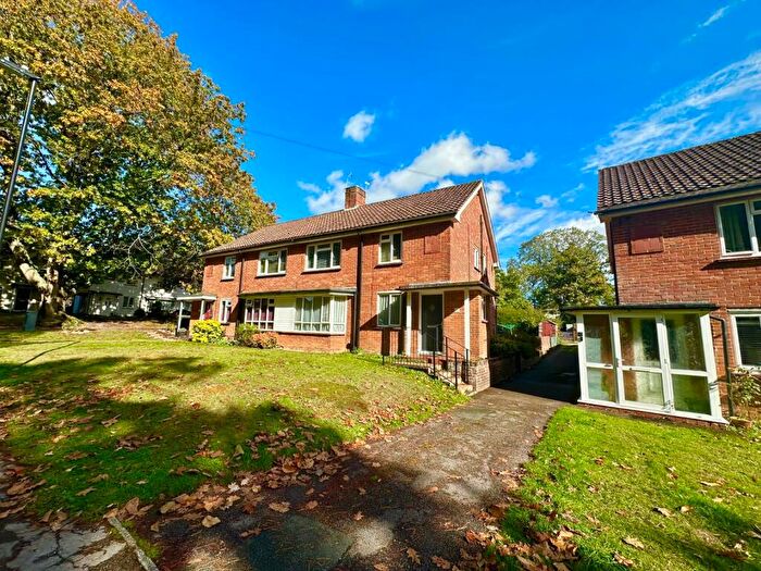 2 Bedroom Maisonette To Rent In Woodland Close, Southampton, Hampshire, SO18