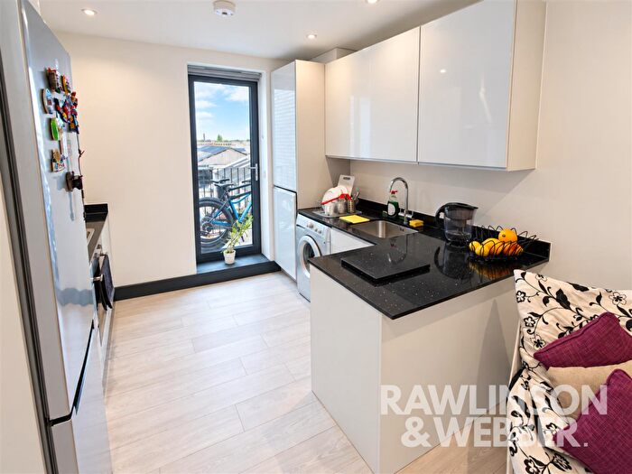2 Bedroom Apartment To Rent In Molesey Road, West Molesey, KT8
