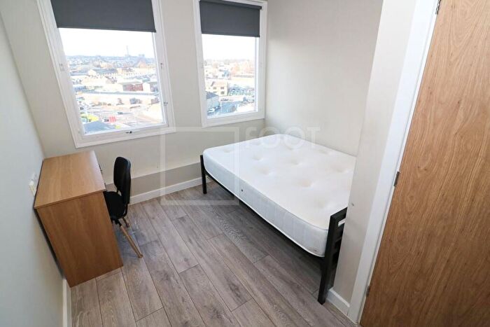 Flat To Rent In Colonnade House, Sunbridge Halls, Bradford, BD1
