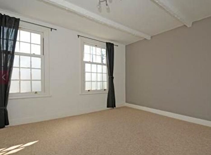 2 Bedroom Flat To Rent In Cheltenham Road, London, SE15