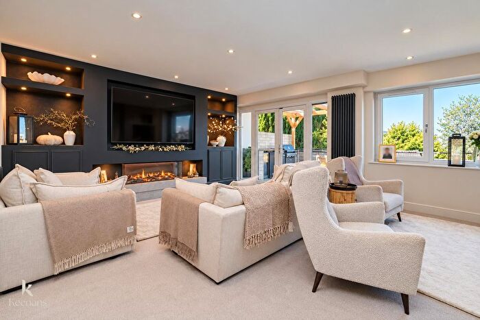 4 Bedroom Semi-Detached House For Sale In Hollowhead Avenue, Wilpshire, BB1