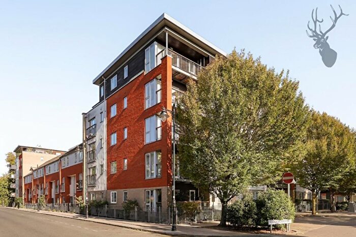 2 Bedroom Flat For Sale In Garway Court, Bow, E3