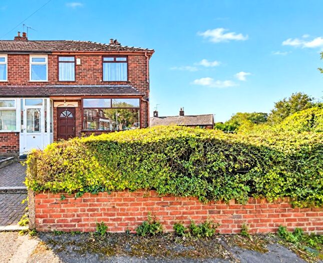 3 Bedroom End Of Terrace House For Sale In Tweedle Hill Road, Manchester, M9