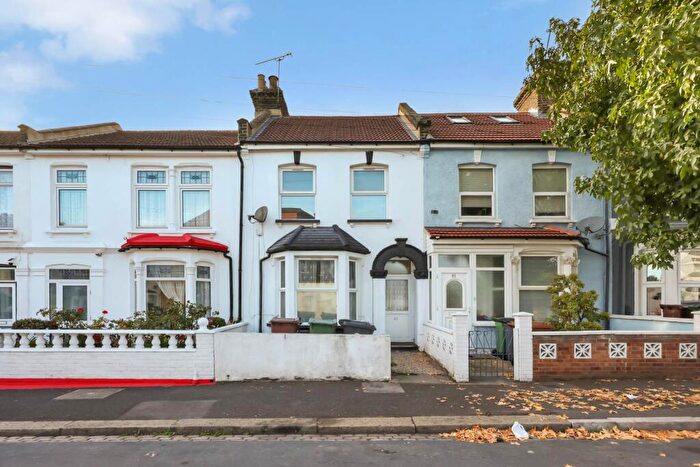 3 Bedroom Terraced House For Sale In Westdown Road, Stratford, E15