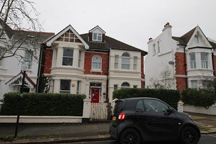 1 Bedroom Maisonette To Rent In Hove Park Villas, Hove, BN3