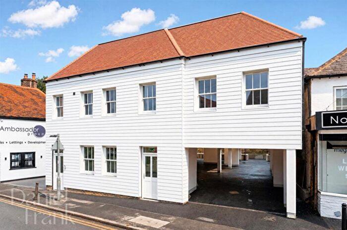 2 Bedroom Flat For Sale In The Retreat, Market Place, Abridge, RM4