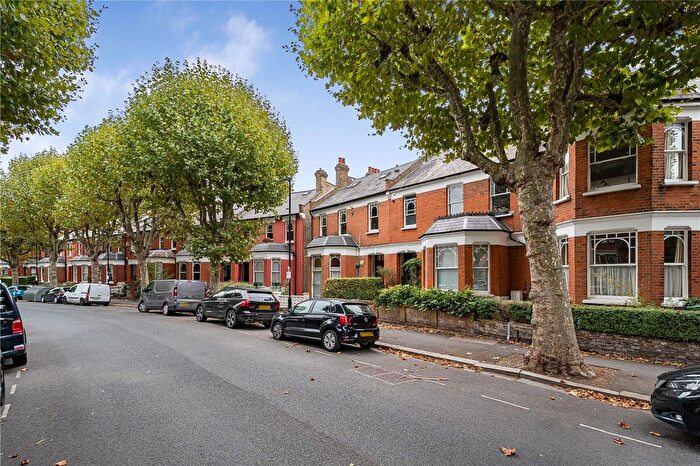 2 Bedroom Flat For Sale In Stapleton Hall Road, London, N4