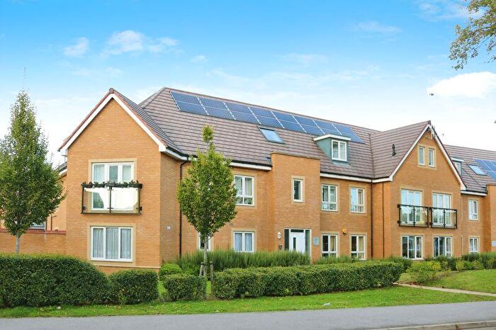 1 Bedroom Apartment For Sale In Kenyon Way, Langley, SL3