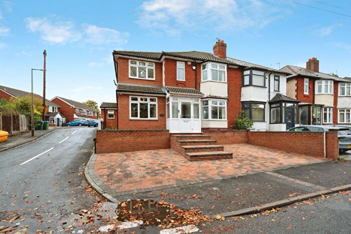 6 Bedroom Semi-Detached House For Sale In Brades Road, Oldbury, B69