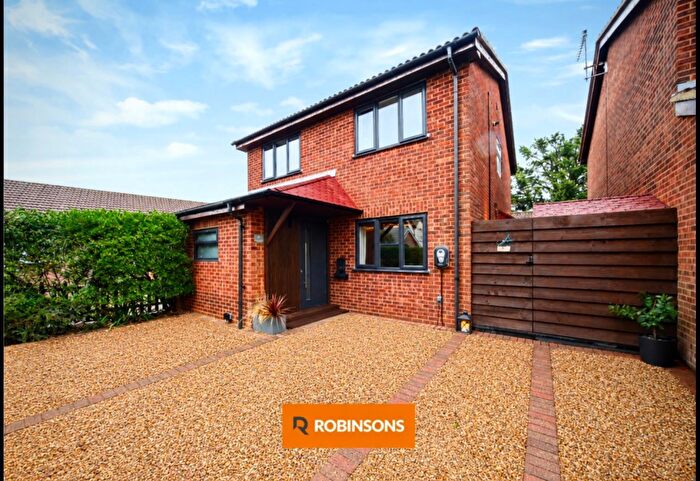 3 Bedroom Detached House For Sale In Cleavers Walk, Toddington, LU5