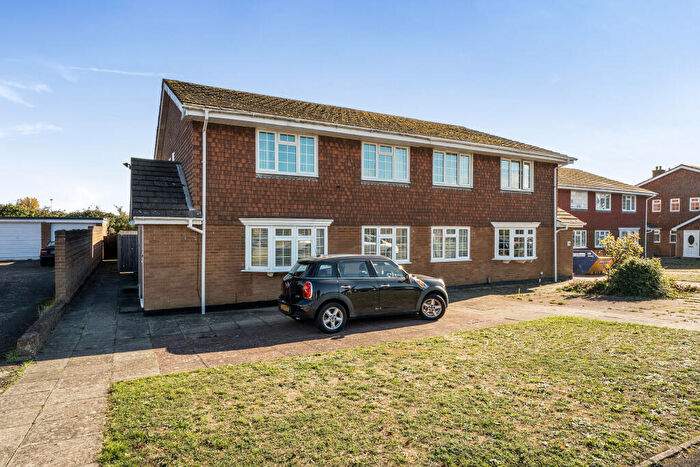 2 Bedroom Maisonette To Rent In Avondale, Maidenhead, SL6