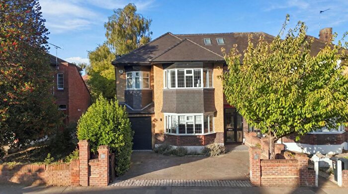 5 Bedroom Property For Sale In Cranbourne Avenue, Wanstead, E11