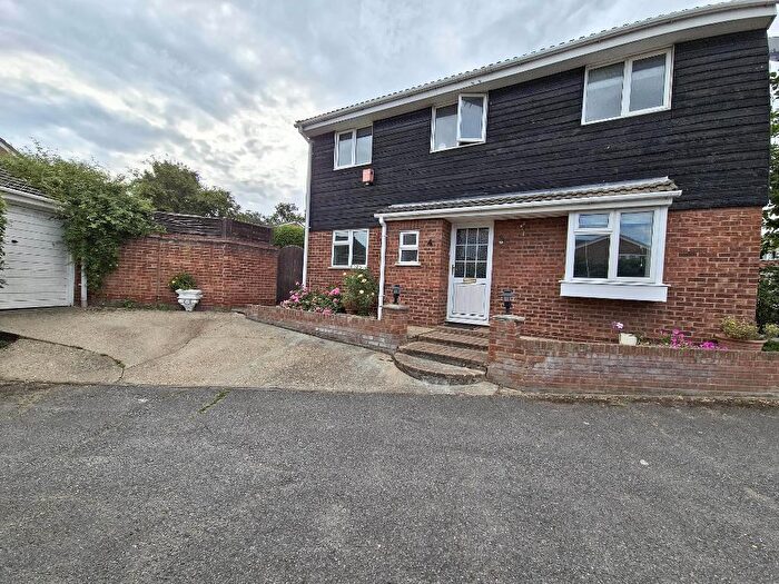 4 Bedroom Detached House To Rent In Elmbourne Drive, Belvedere, DA17