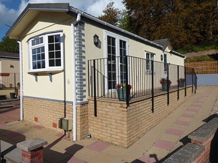 2 Bedroom Mobile/park Home For Sale In Underhill Park, Tiverton, EX16