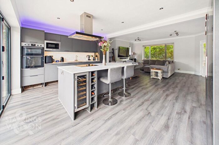 4 Bedroom Chalet For Sale In Dereham Road, New Costessey, Norwich, NR5