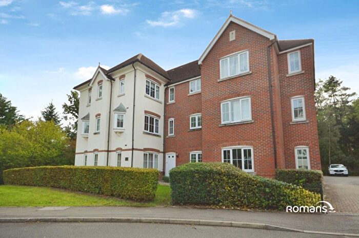 2 Bedroom Flat For Sale In Elvetham Rise, Chineham, Basingstoke, RG24