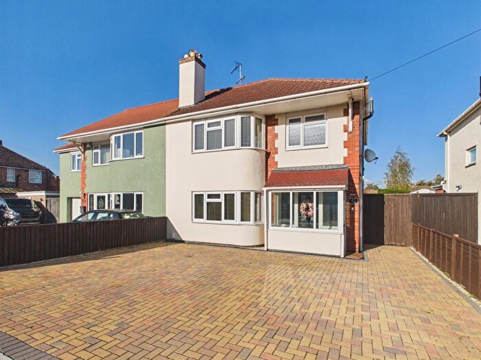 3 Bedroom Semi-Detached House For Sale In Kingscroft Road, Hucclecote, Gloucester, GL3
