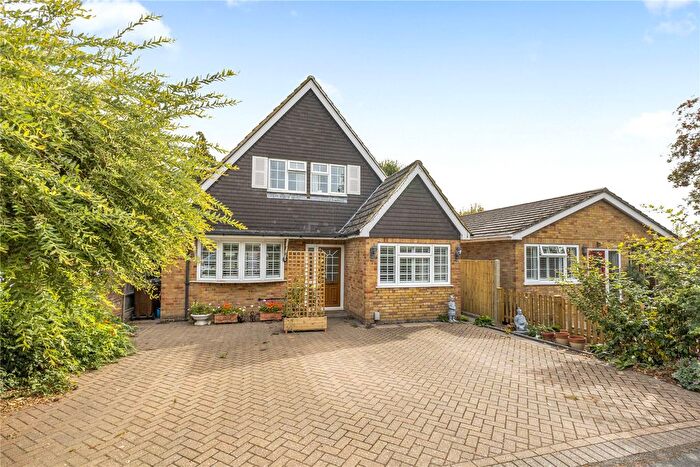 4 Bedroom Detached House For Sale In West End, Woking, Surrey, GU24