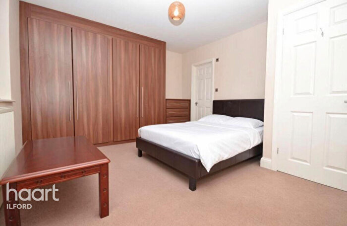 1 Bedroom Apartment To Rent In Belvedere Avenue, Ilford, IG5