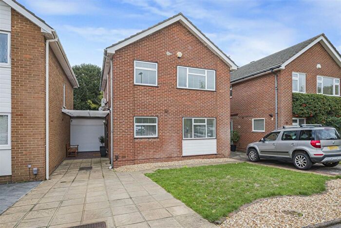 4 Bedroom Detached House For Sale In Oakham Drive, Bromley, BR2