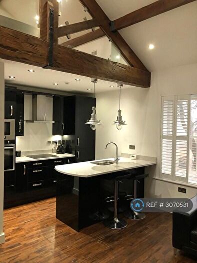 2 Bedroom Flat To Rent In Stocks Walk, Huddersfield, HD5