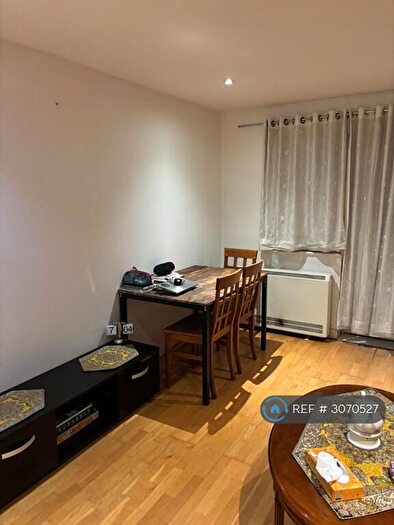 1 Bedroom Flat To Rent In Tapster Street., Barnet, EN5