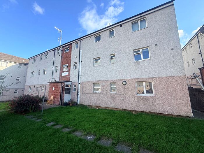 2 Bedroom Flat To Rent In Didcot Close, Chesterfield, S40