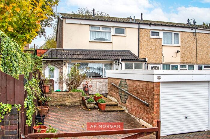 3 Bedroom Semi-Detached House For Sale In Cofton Grove, Longbridge, Birmingham, West Midlands, B31