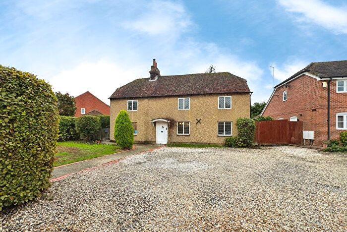 3 Bedroom Detached House For Sale In Hook Road, North Warnborough, Hook, Hampshire, RG29