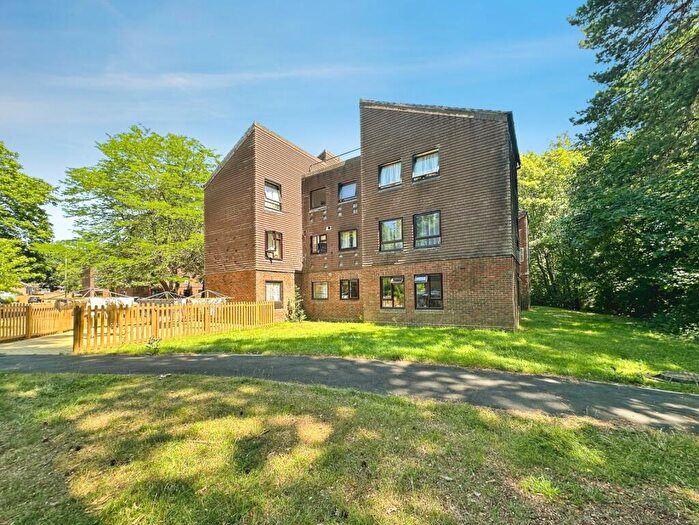 2 Bedroom Flat For Sale In Dawsmere Close, Camberley, Surrey, GU15