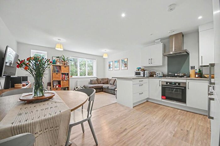 2 Bedroom Apartment For Sale In Whitworth Crescent, Bitterne Park, SO18